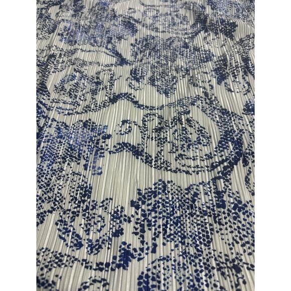 Chico’s Pleated Floral Print Blouse Blue White V-Neck Short Sleeve Top Size 1 M - Picture 7 of 7